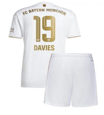 Bayern Munich Alphonso Davies #19 Bortedraktsett Barn 2022-23 Kortermet (+ Korte bukser)